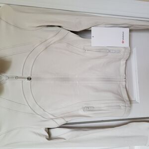 Brand NEW Lululemon Define Cropped Jacket - Size 2